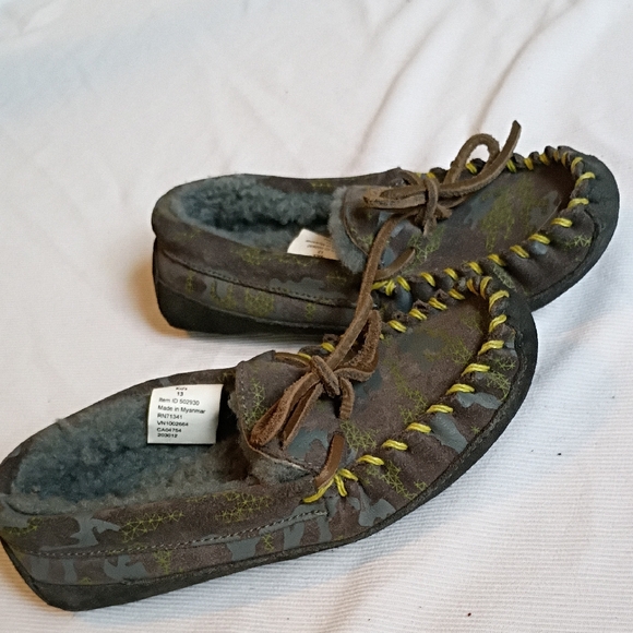 LL Bean Kids Camo Slippers - Picture 1 of 6